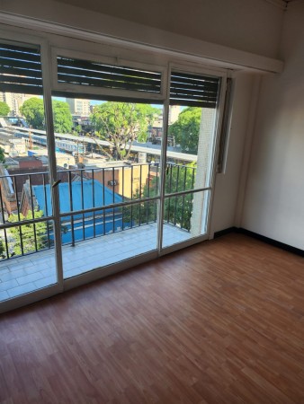 Venta Hermoso departamento cuatro ambientes reciclado a Nuevo