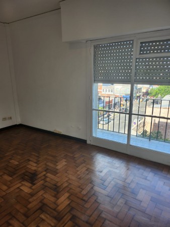 Venta Hermoso departamento cuatro ambientes reciclado a Nuevo