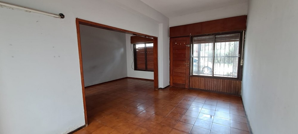 Venta casa sobre calle Gral Acha