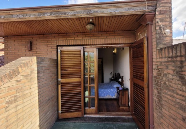 Hermosa casa con piscina, 6 ambientes en Lanús.