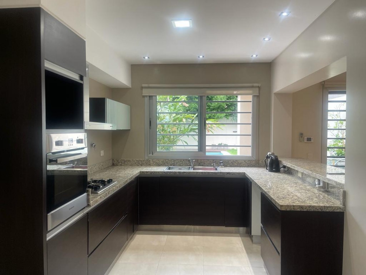 Hermosa Casa en Venta - Zona Residencial