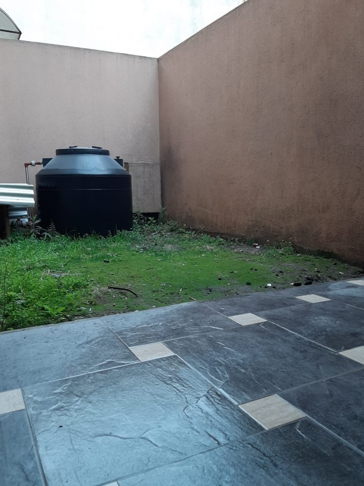 VN - VENTA DE CUATRO DUPLEX CON COCHERA EN BERNAL