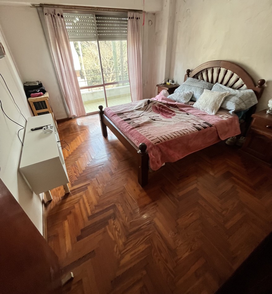AJ Vivienda multifamiliar con dos locales, departamento 4 amb y 2 ambientes