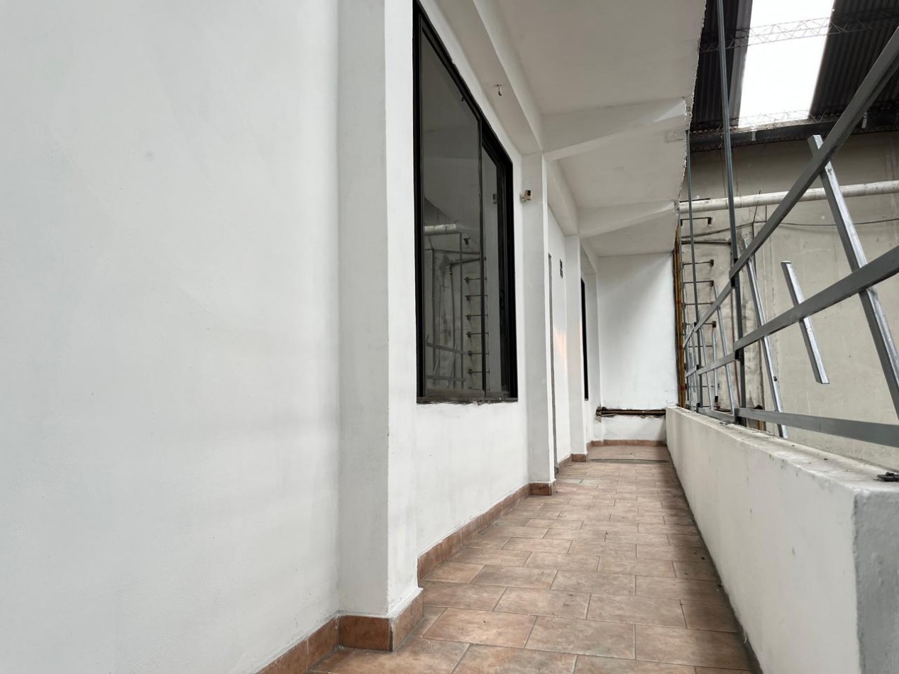 AJ DEPOSITO 1300 M2 EXCELENTE UBICACION