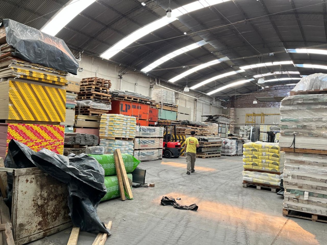 AJ DEPOSITO 1300 M2 EXCELENTE UBICACION