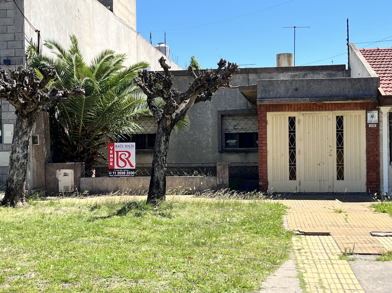 AJ Casa 3 dormitorios con amplio jardin APTA CREDITO