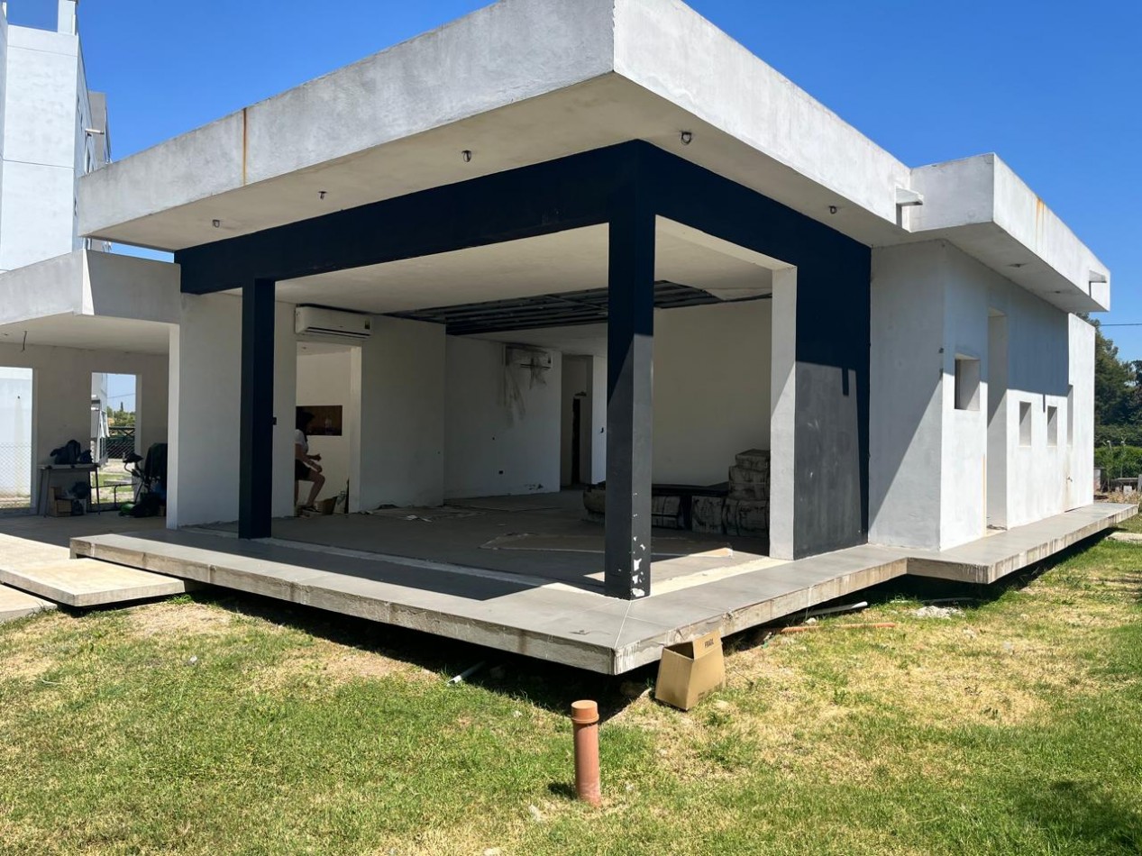 AZ- APTO CREDITO- CASA A TERMINAR en B° BARRANCAS de IRAOLA