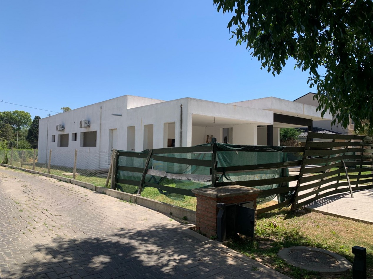 AZ- APTO CREDITO- CASA A TERMINAR en B° BARRANCAS de IRAOLA