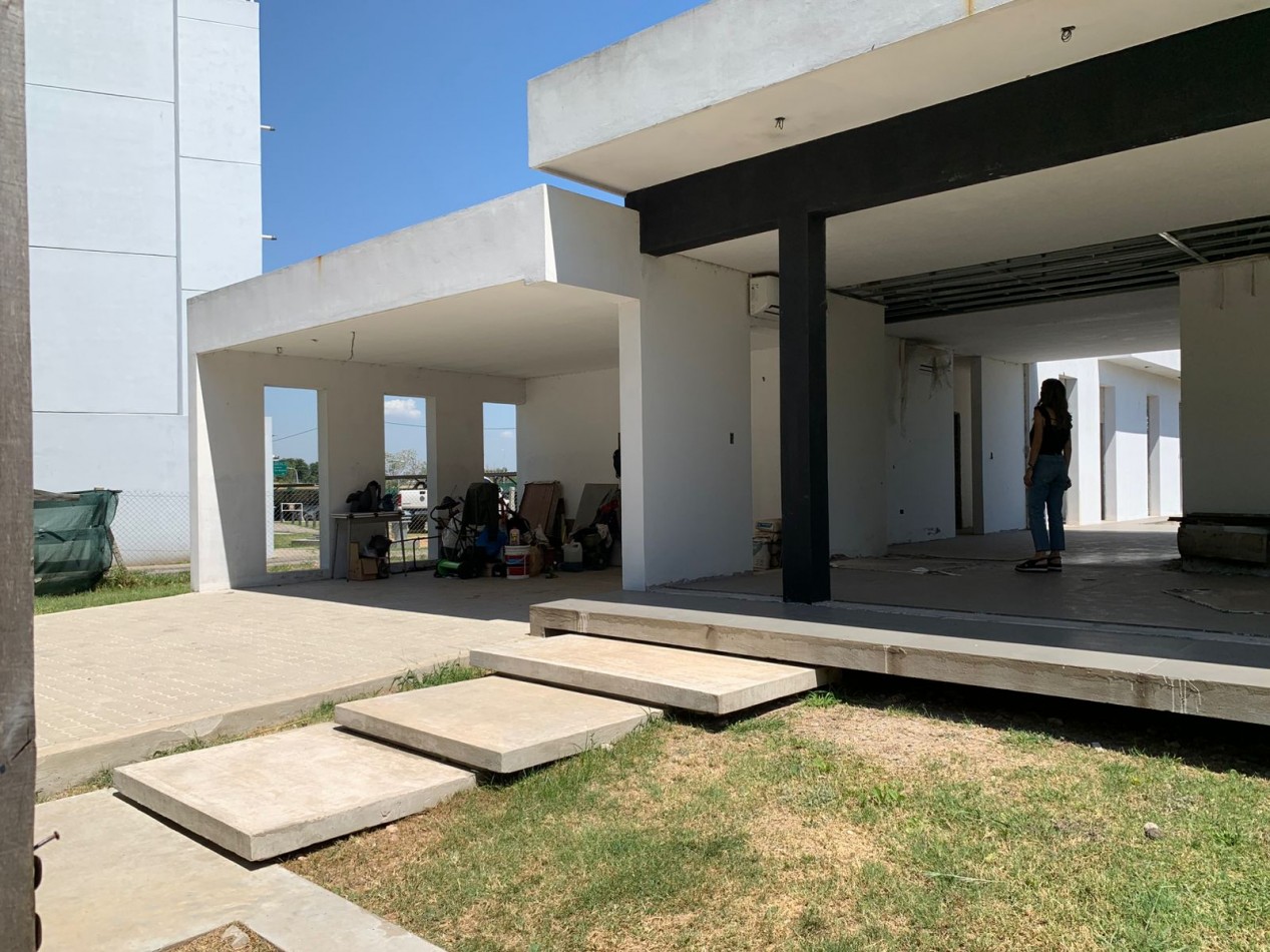 AZ- APTO CREDITO- CASA A TERMINAR en B° BARRANCAS de IRAOLA