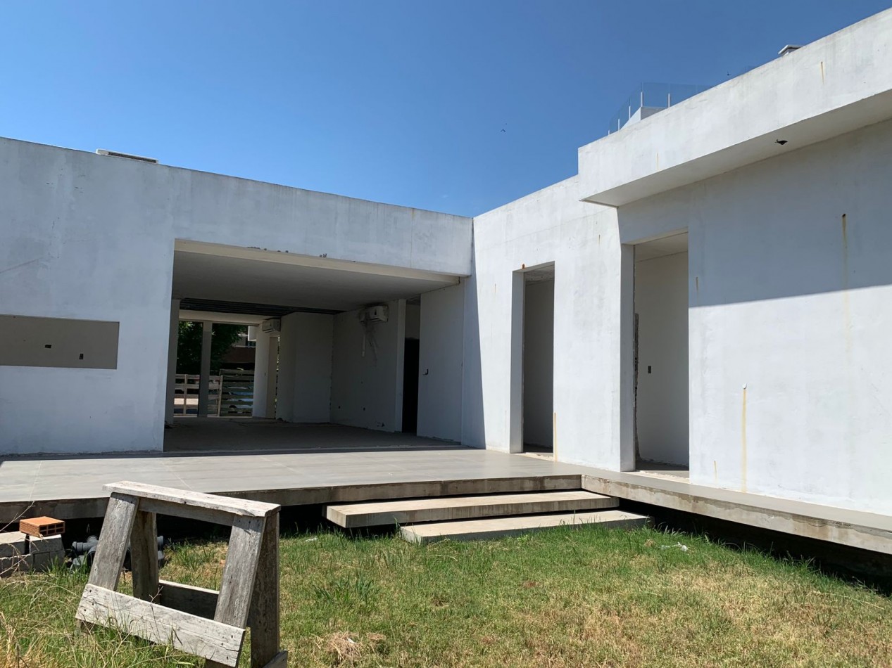 AZ- APTO CREDITO- CASA A TERMINAR en B° BARRANCAS de IRAOLA