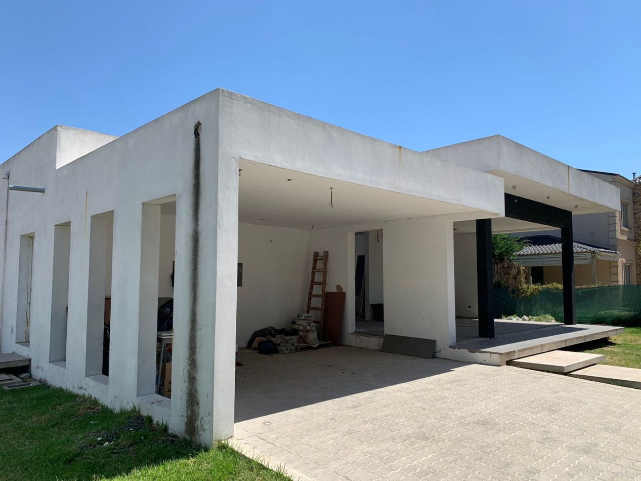 AZ- APTO CREDITO- CASA A TERMINAR en B° BARRANCAS de IRAOLA