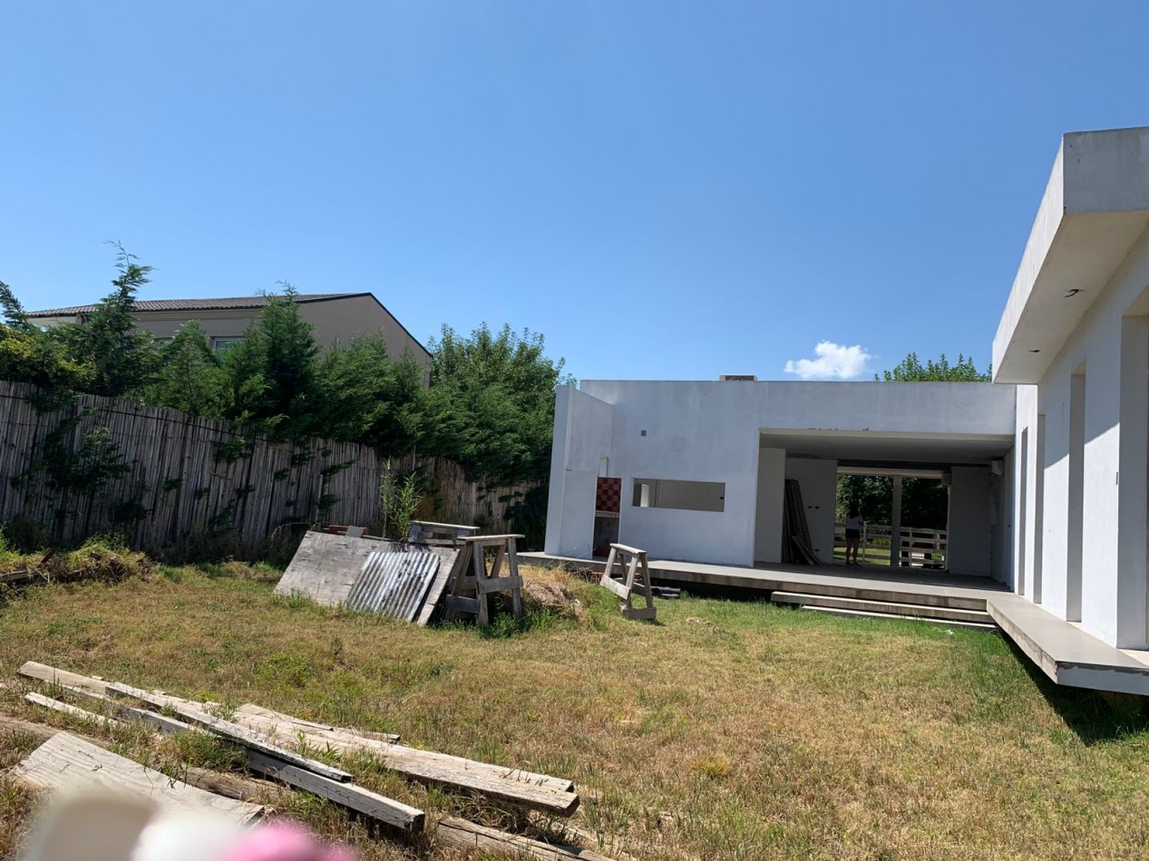 AZ- APTO CREDITO- CASA A TERMINAR en B° BARRANCAS de IRAOLA