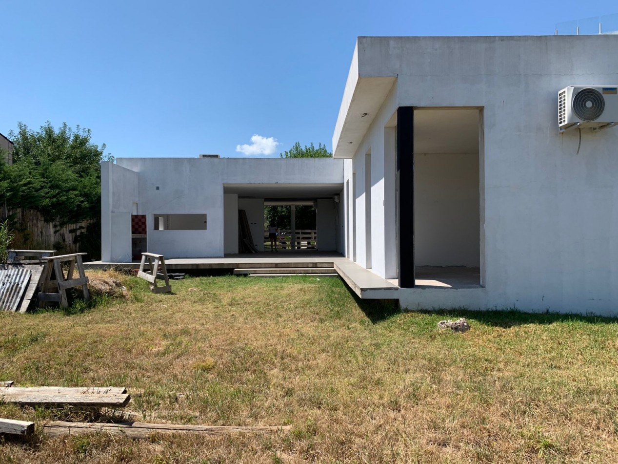 AZ- APTO CREDITO- CASA A TERMINAR en B° BARRANCAS de IRAOLA