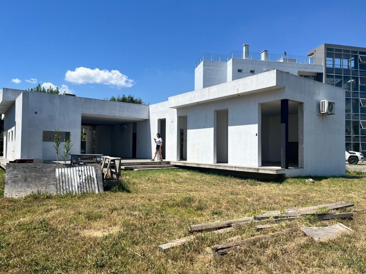 AZ- APTO CREDITO- CASA A TERMINAR en B° BARRANCAS de IRAOLA
