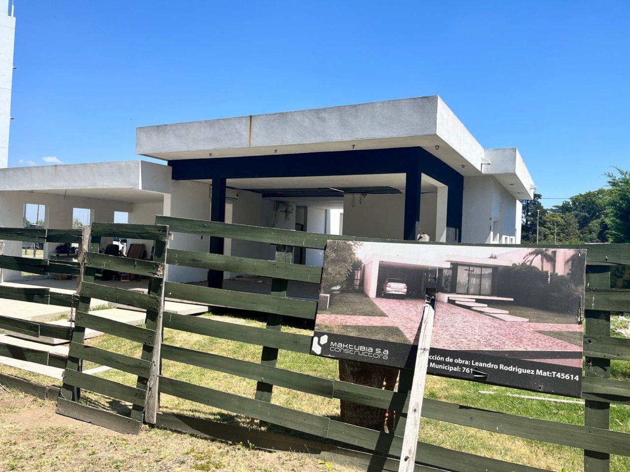 AZ- APTO CREDITO- CASA A TERMINAR en B° BARRANCAS de IRAOLA
