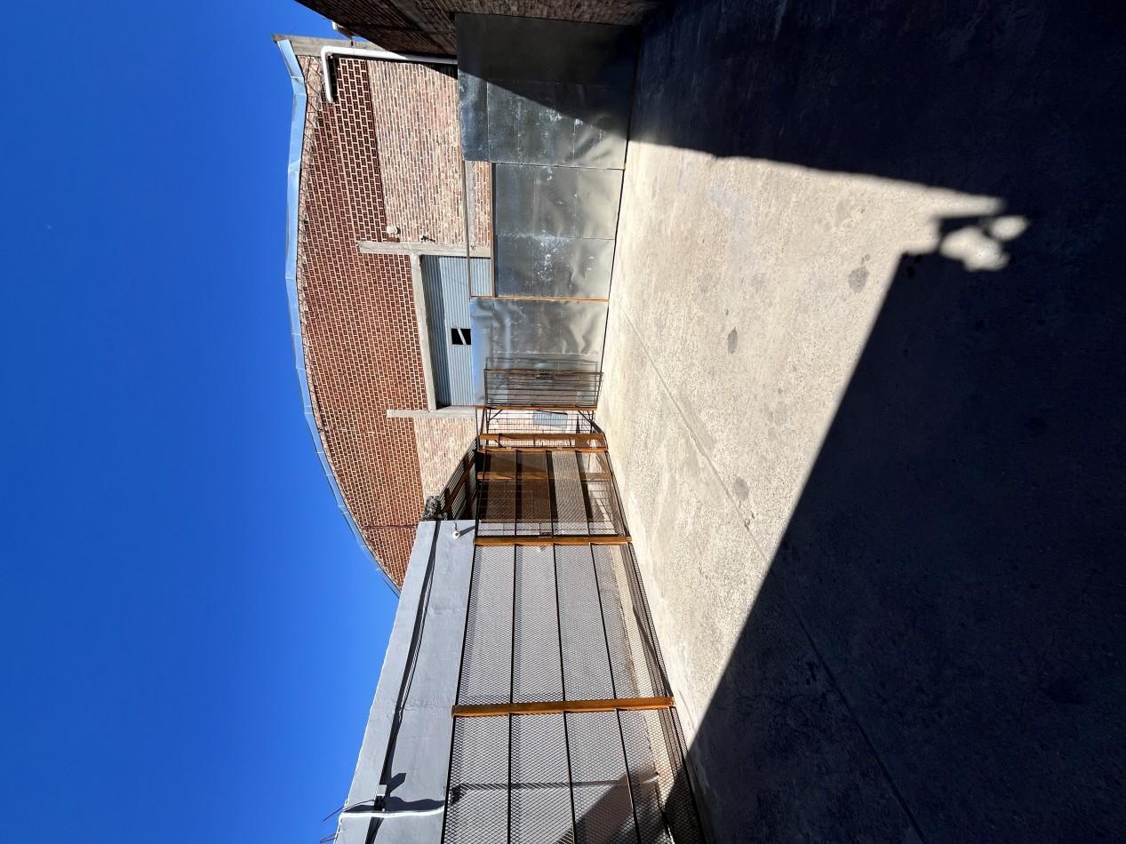 AJ DEPOSITOS 1200 m2 en excelente estado Berazategui