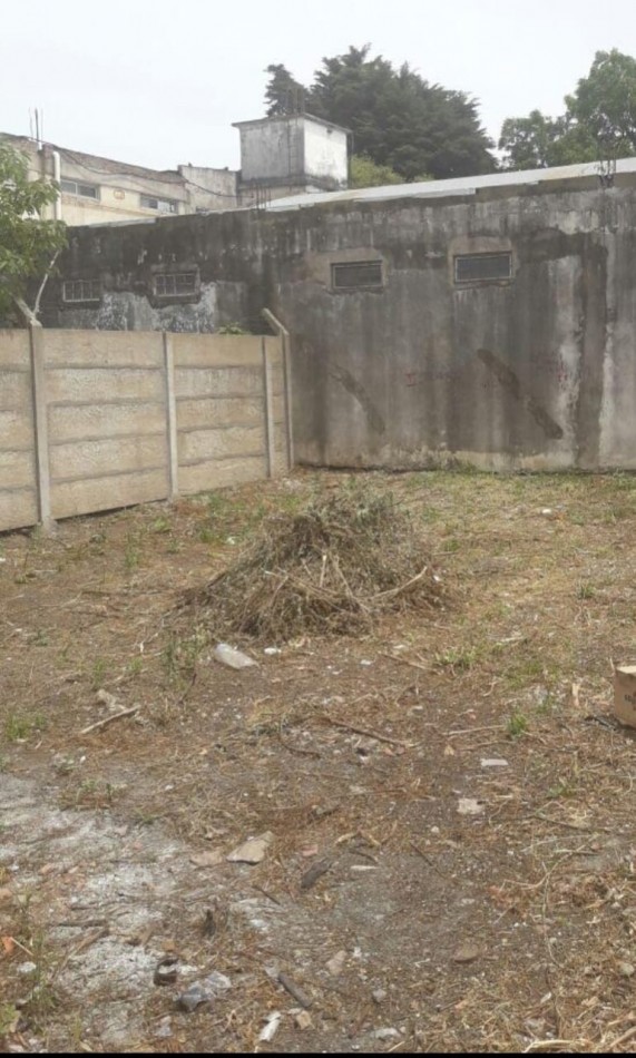 RB - Lote con vivienda de hormigon en construccion de dos plantas a terminar cerca del Cruce Varela