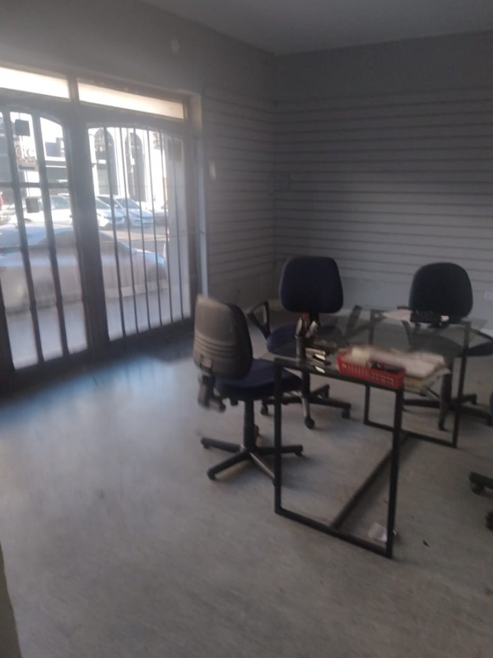 AJ - Local comercial de dos plantas