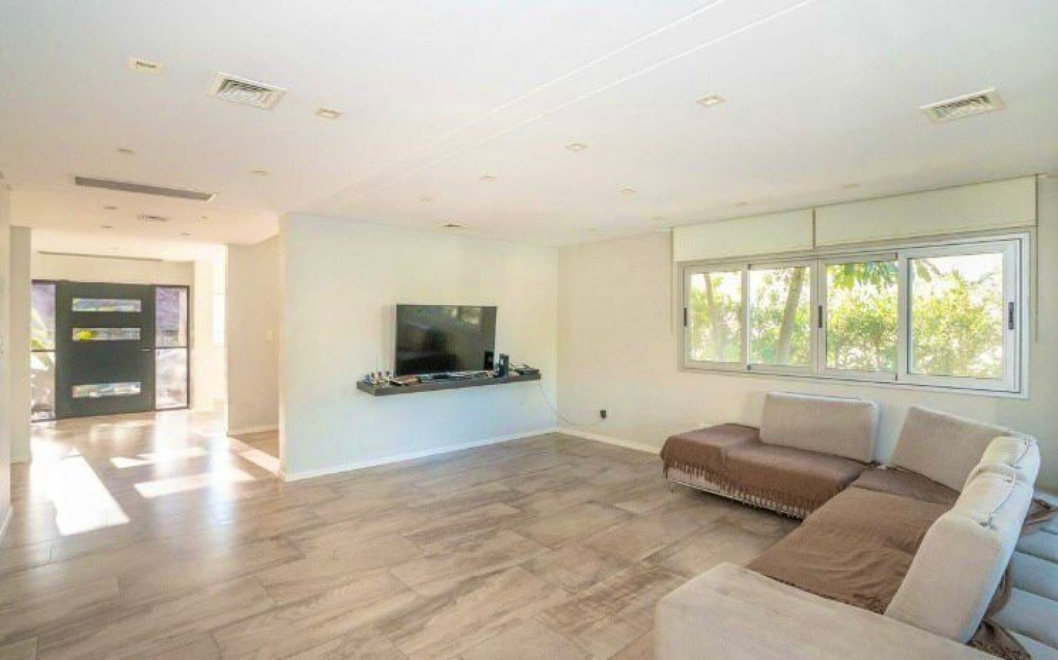 AV- Casa de Categoria en Quilmes Centro - 4 Plantas, 720 m² y Amenities de Lujo