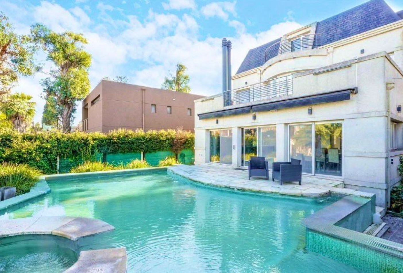 AV- Casa de Categoria en Quilmes Centro - 4 Plantas, 720 m² y Amenities de Lujo