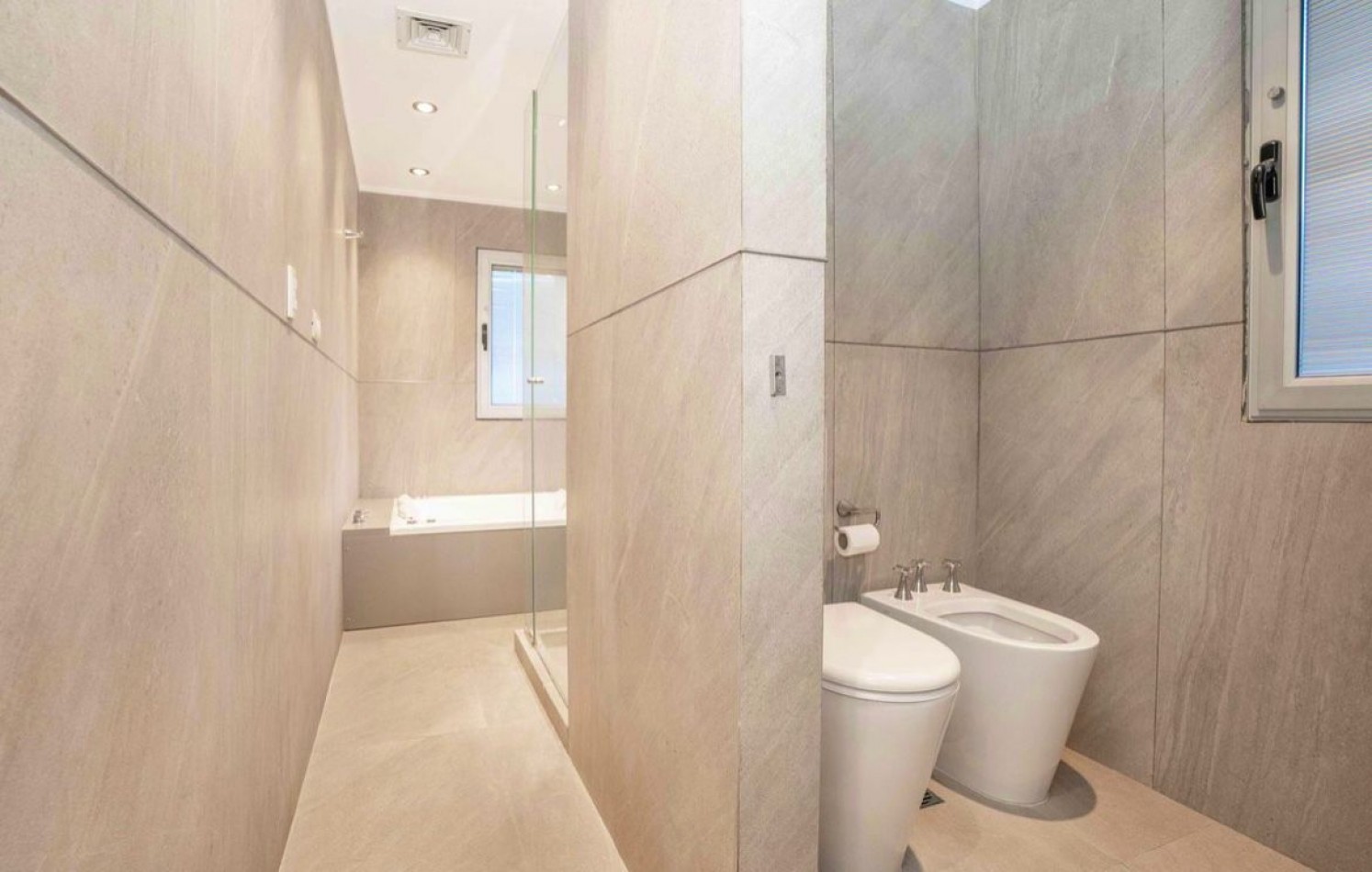 AV- Casa de Categoria en Quilmes Centro - 4 Plantas, 720 m² y Amenities de Lujo