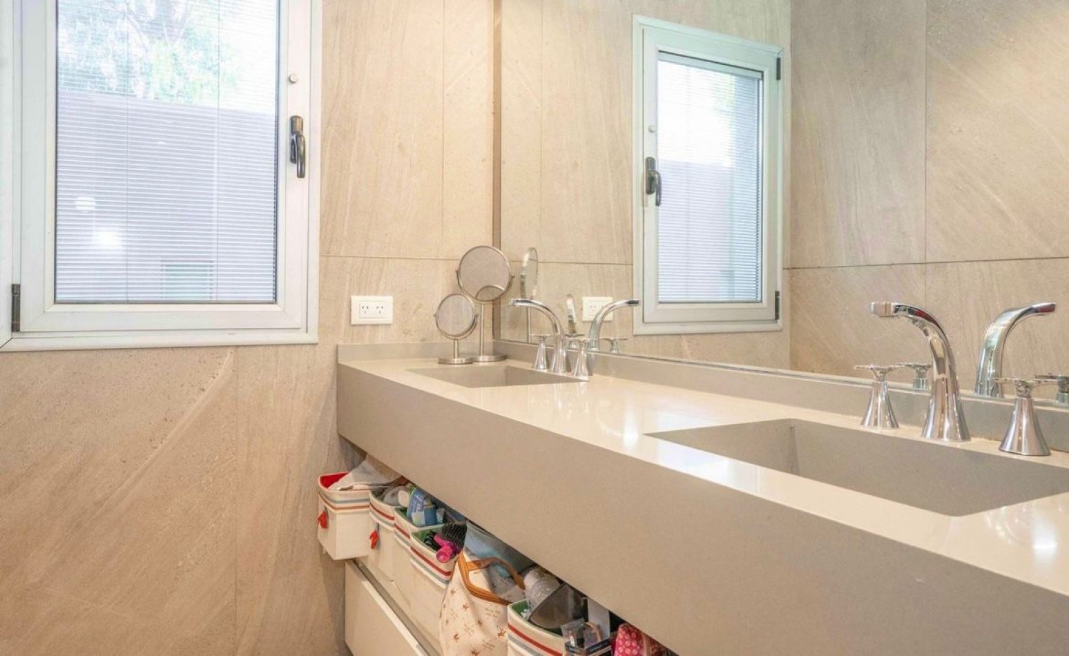 AV- Casa de Categoria en Quilmes Centro - 4 Plantas, 720 m² y Amenities de Lujo