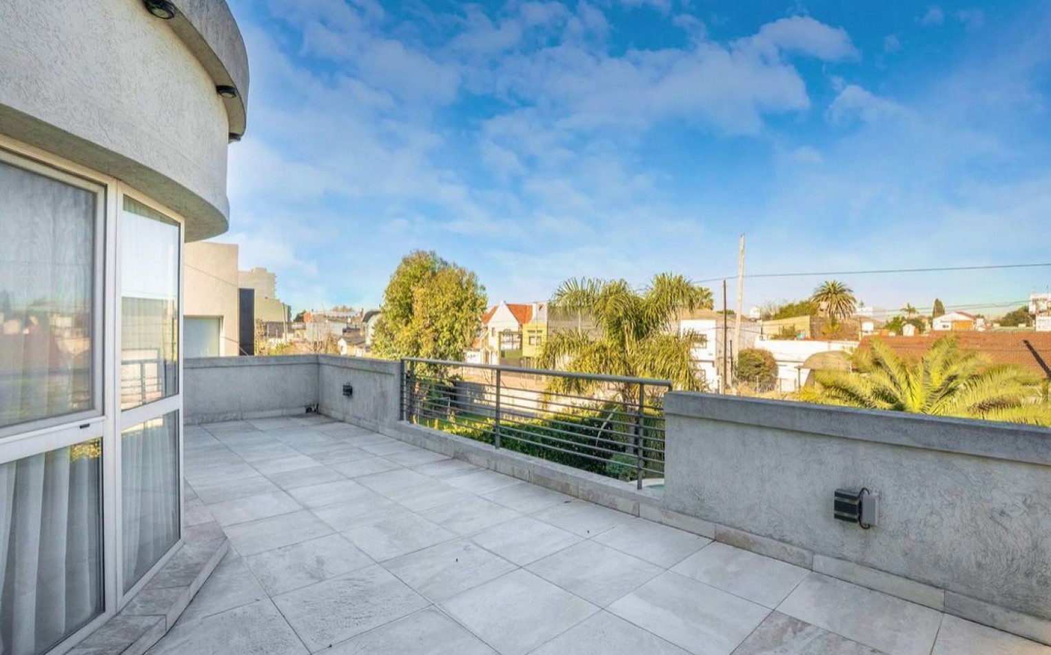 AV- Casa de Categoria en Quilmes Centro - 4 Plantas, 720 m² y Amenities de Lujo