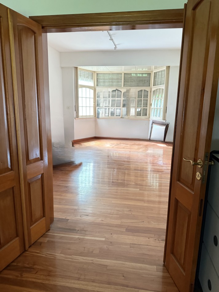 AJ - Importante  propiedad de categoria ideal geriatrico, clinica, consultorios