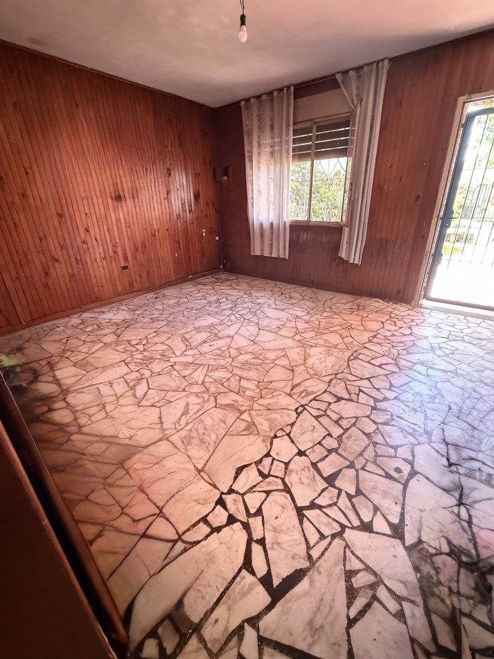 AJ - CASA 2 DORMITORIOS AMPLIO LOTE 