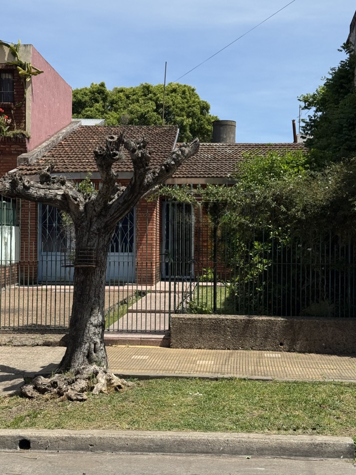 AJ - CASA 2 DORMITORIOS AMPLIO LOTE 