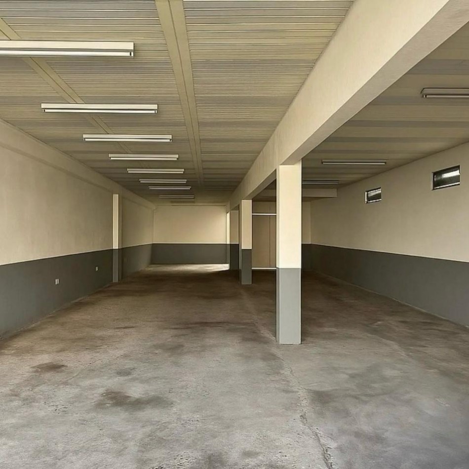 AM. Excelente galpon en alquiler en Bernal Oeste 