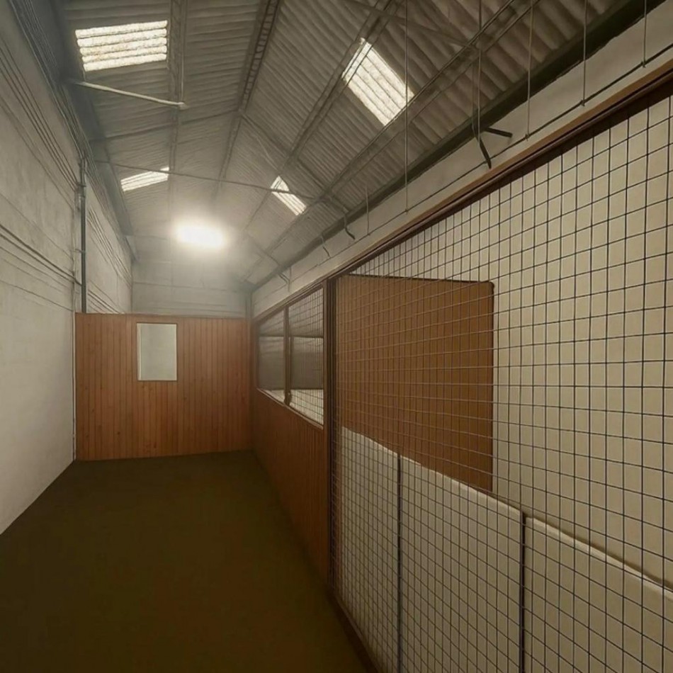 AM. Excelente galpon en alquiler en Bernal Oeste 