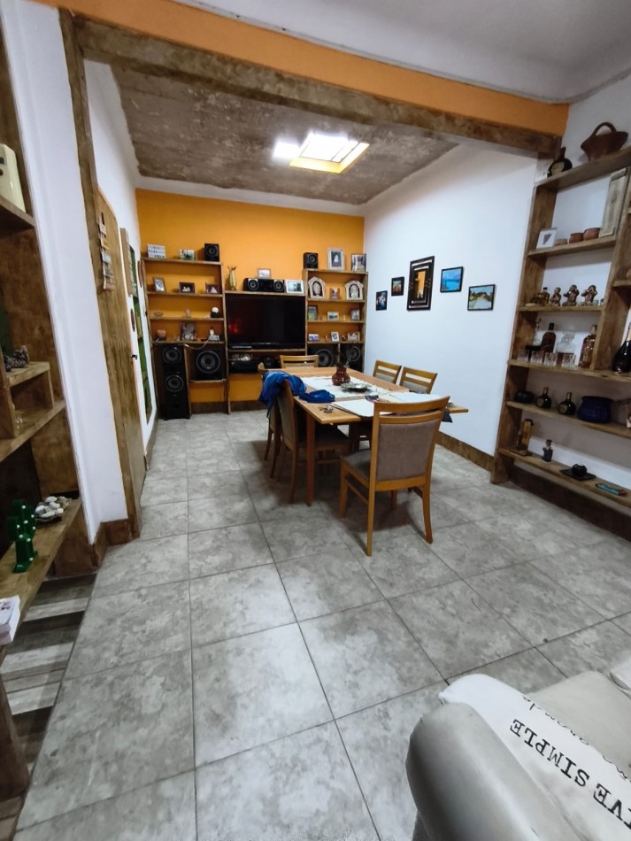 Av- Inmueble 4amb desarrollado en lote propio con entrada tipo PH