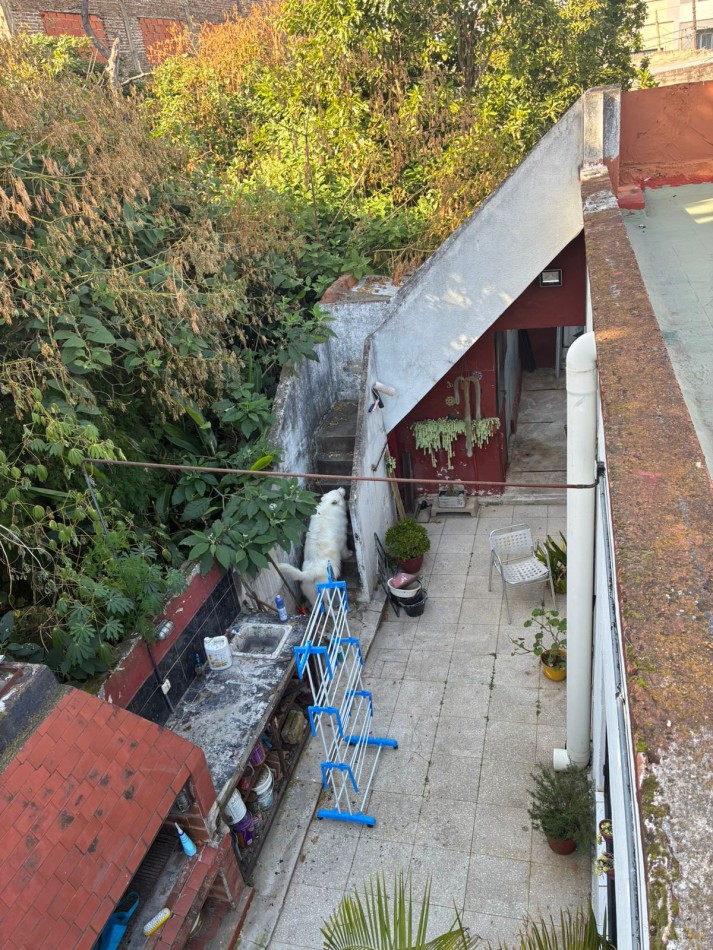 Av- Inmueble 4amb desarrollado en lote propio con entrada tipo PH