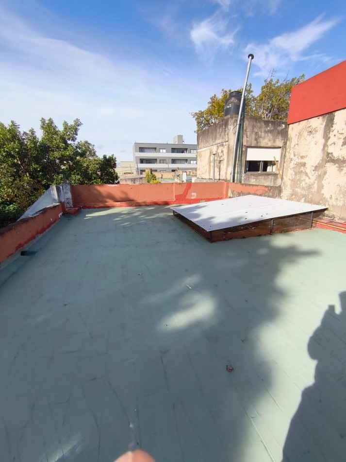 Av- Inmueble 4amb desarrollado en lote propio con entrada tipo PH