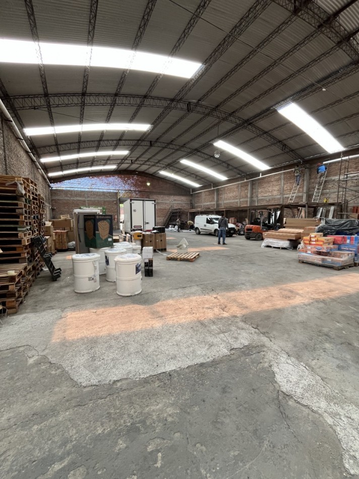 AJ DEPOSITOS 1200 m2 en excelente estado Berazategui