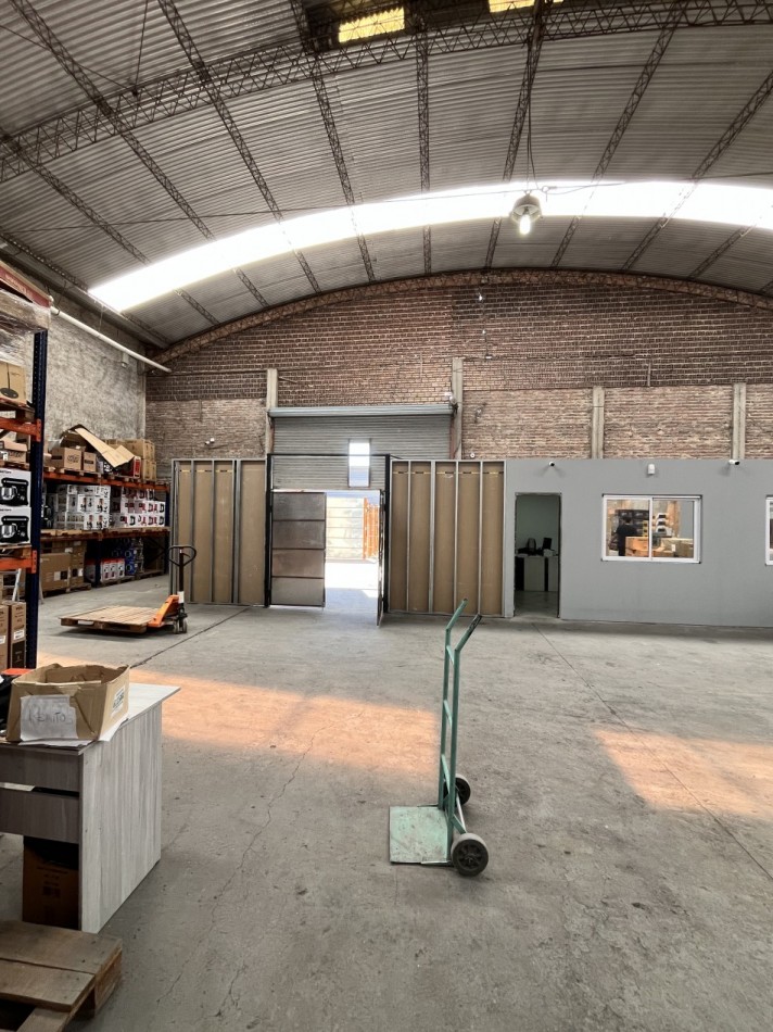 AJ DEPOSITOS 1200 m2 en excelente estado Berazategui