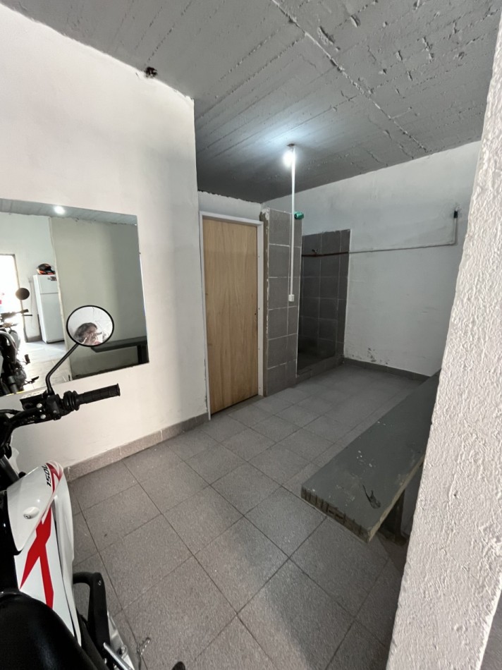 AJ DEPOSITOS 1200 m2 en excelente estado Berazategui