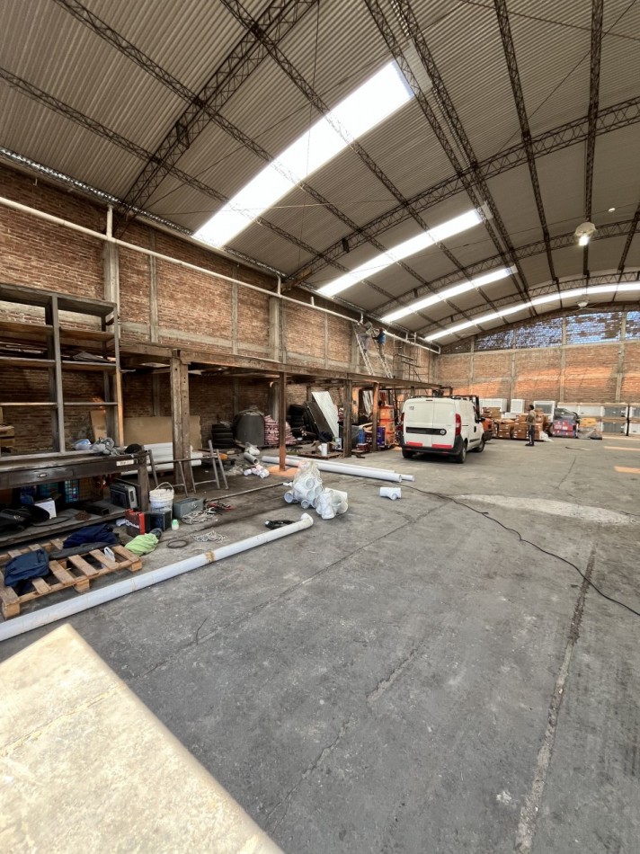 AJ DEPOSITOS 1200 m2 en excelente estado Berazategui