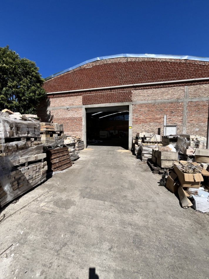 AJ DEPOSITOS 1200 m2 en excelente estado Berazategui
