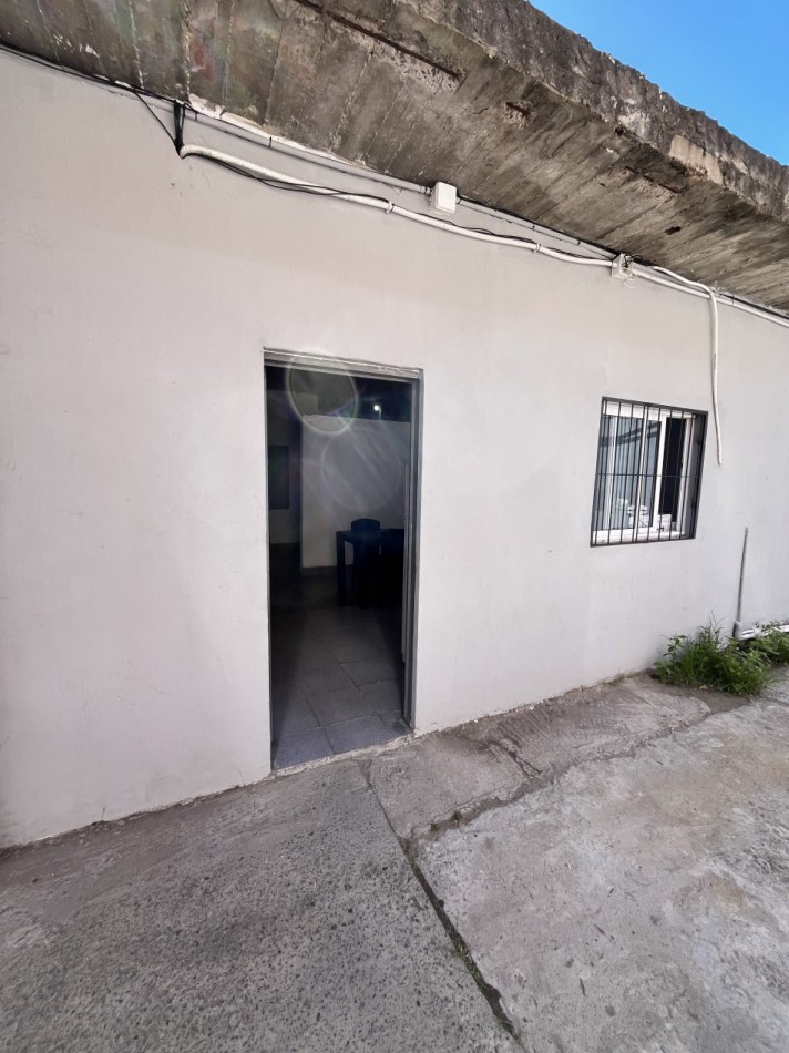 AJ DEPOSITOS 1200 m2 en excelente estado Berazategui