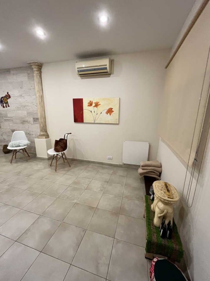 AJ - CASA EN DOS PLANTAS - IMPECABLE - APTA CREDITO