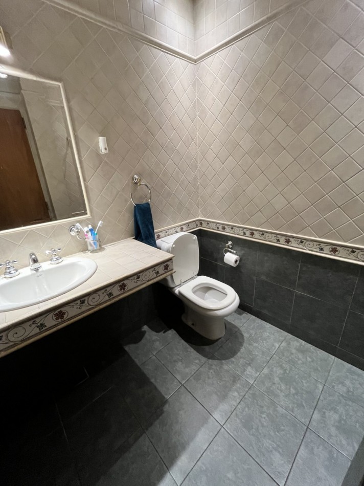 AJ - CASA EN DOS PLANTAS - IMPECABLE - APTA CREDITO