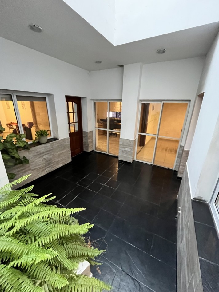 AJ - CASA EN DOS PLANTAS - IMPECABLE - APTA CREDITO