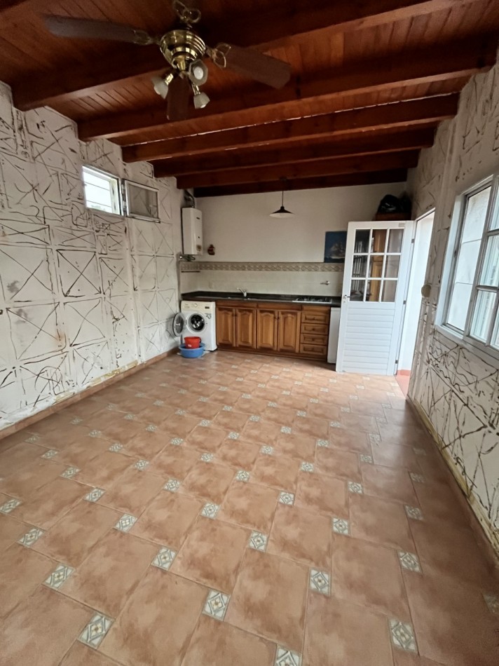 AJ - CASA EN DOS PLANTAS - IMPECABLE - APTA CREDITO