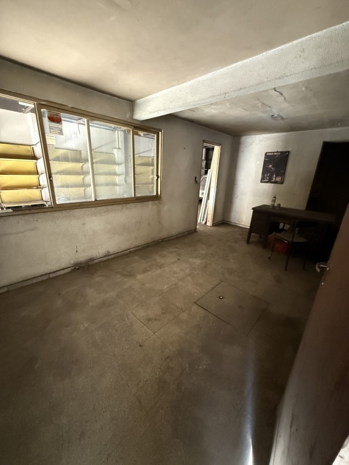 AJ - Propiedad multifuncional sobre Av. Mitre - Ideal Local comercial o deposito - frigorifico