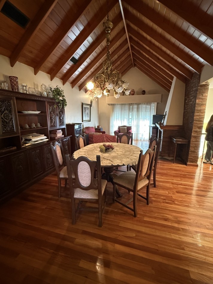 AJ - Importante  propiedad de categoria ideal geriatrico, clinica, consultorios