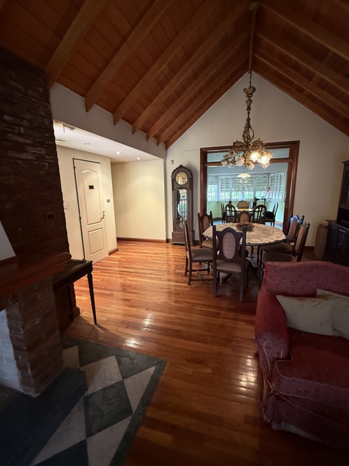 AJ - Importante  propiedad de categoria ideal geriatrico, clinica, consultorios