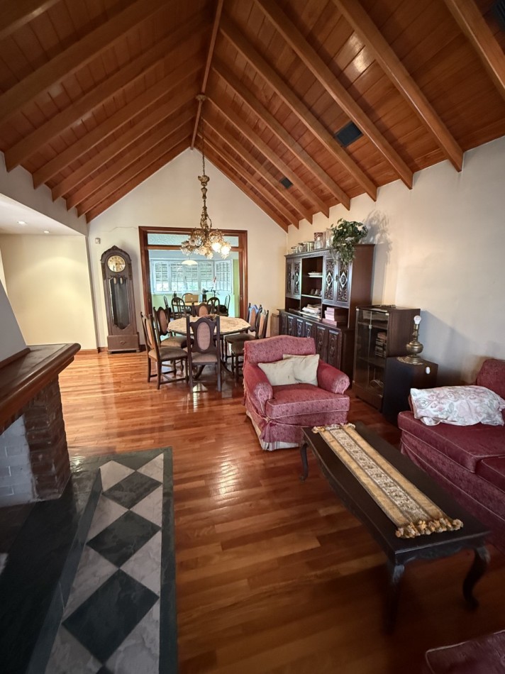 AJ - Importante  propiedad de categoria ideal geriatrico, clinica, consultorios