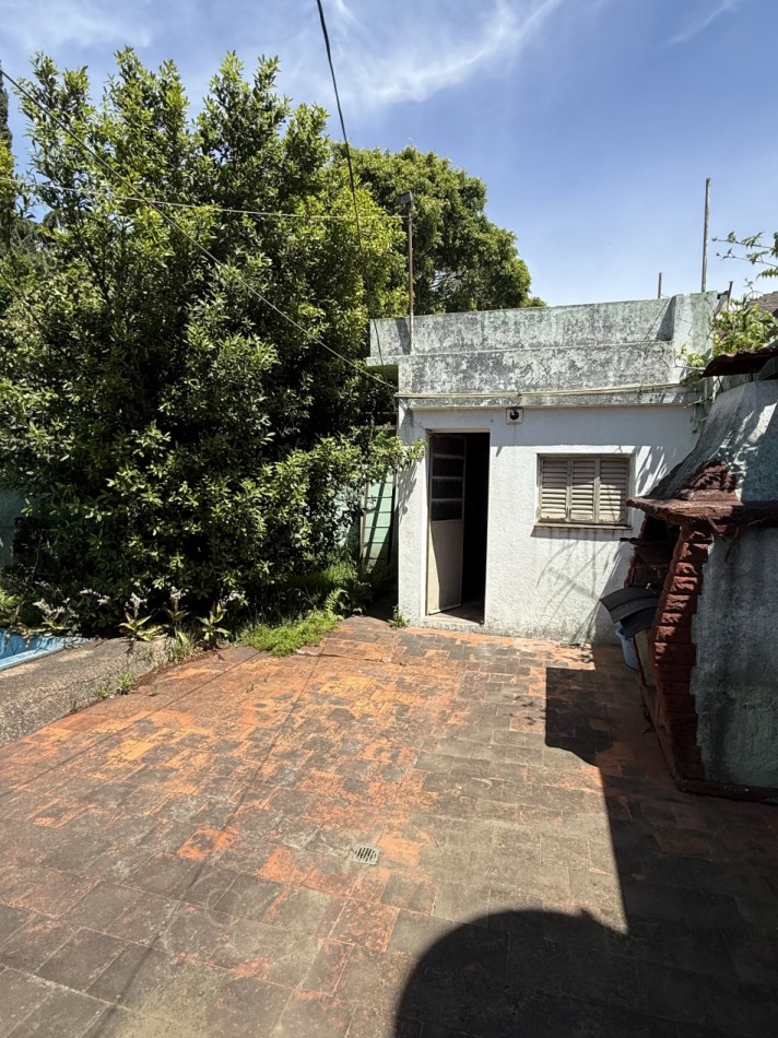 AJ - CASA 2 DORMITORIOS AMPLIO LOTE 